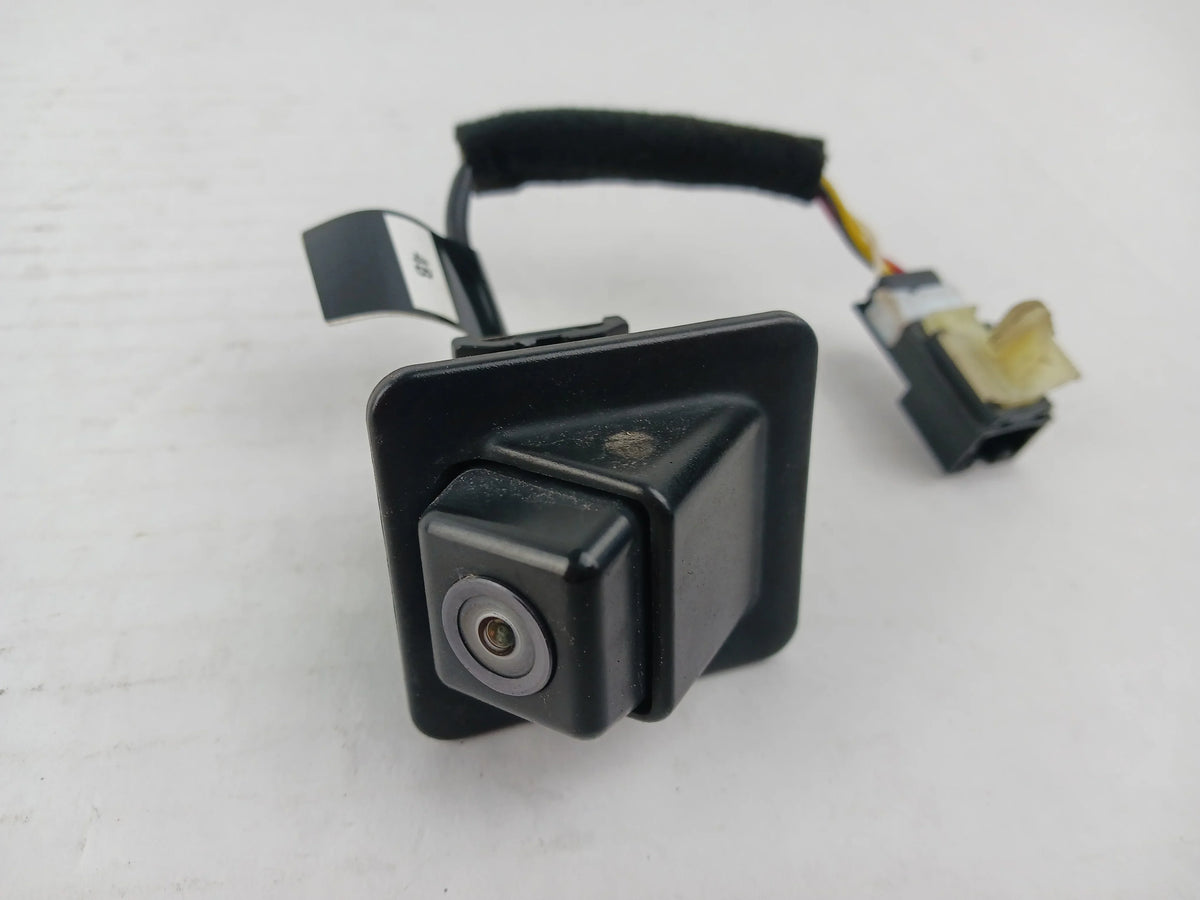 Pre-Owned 11 12 13 Hyundai Elantra Rear Lid Mounted Back Up Camera OEM (Good)